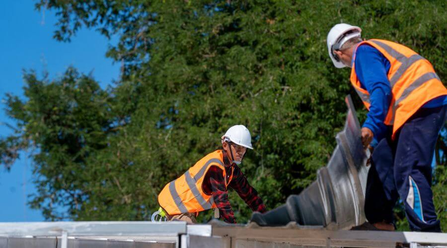 Professional gutter cleaning in Grant Park, IL